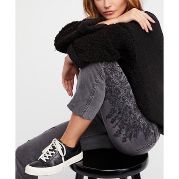 NWT Free People Embroidered Girlfriend Jeans 27 - Picture 4 of 5